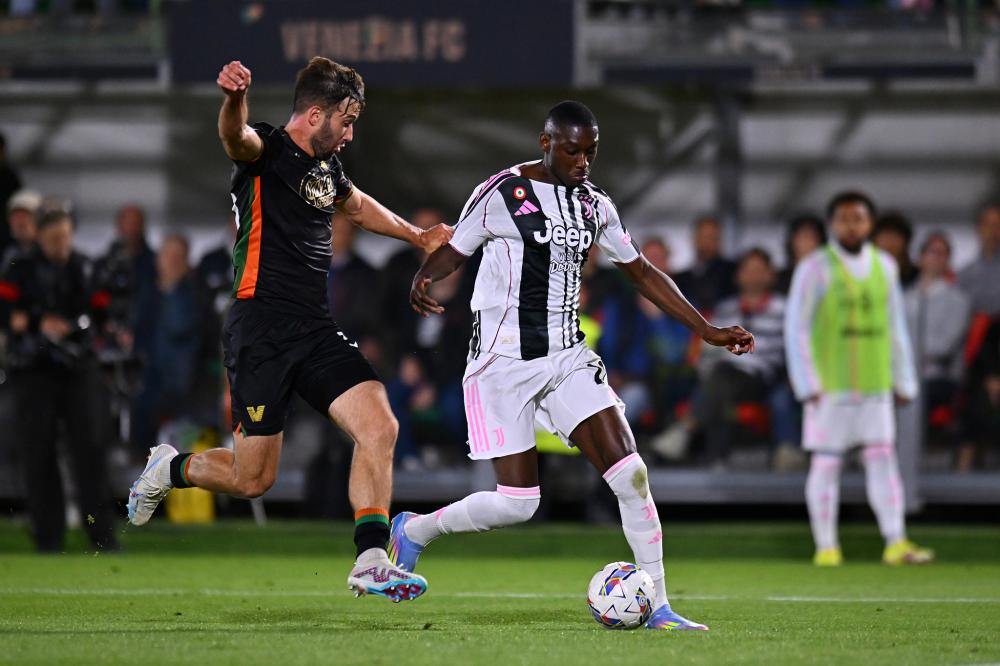 随着梁靖崑+王楚钦2-1获胜，成都混合团体世界杯！国乒8-4德国队